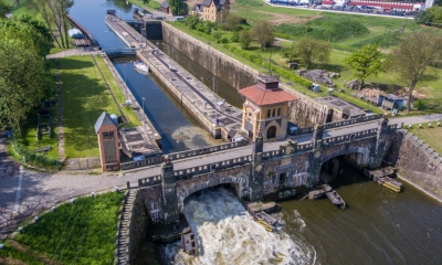 Modernizace historického zdymadla Hořín na Vltavě je v poločase